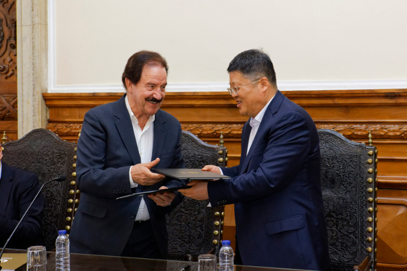 Vice-Presidente de Taiyuan formalizou ontem, no Salão Nobre, o Acordo para o Estabelecimento de Relações Amigáveis com Viseu