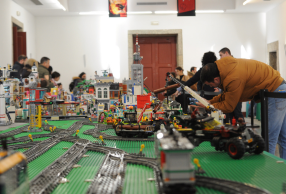 Um milhão de peças LEGO® dão vida à 2ª edição da exposição EmCaixa, em Viseu